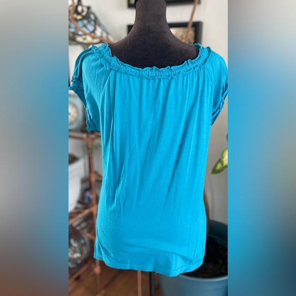 Scoop Ruffle Neck Short Cap Sleeve Top - Picture 4 of 6